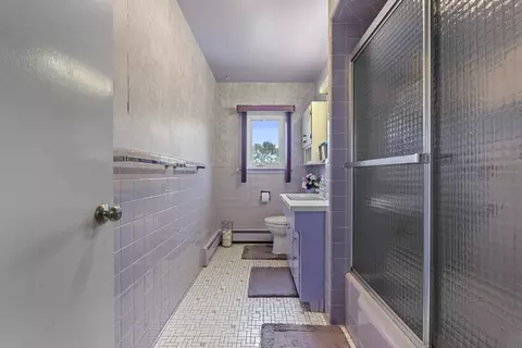 Bath - 5 Arlyn Rd, Marblehead, MA 01945 photo 3 of 4