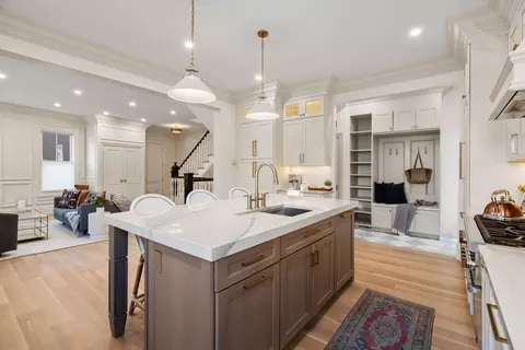 38 Cross St, Boston, MA 02129