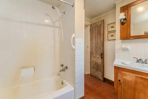 Bath - 111 Amherst Rd, Leverett, MA 01054 photo 3 of 4