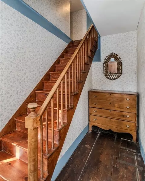 Entry Way - 111 Amherst Rd, Leverett, MA 01054 photo 1 of 3