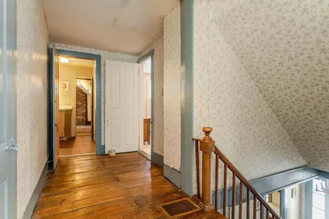 Entry Way - 111 Amherst Rd, Leverett, MA 01054 photo 2 of 3