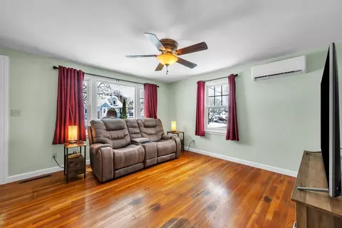117 Vale St, Worcester, MA 01604 photo 2