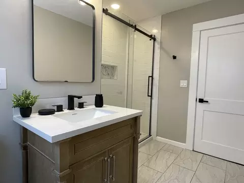Bath - 8 Eddy St, Webster, MA 01570 photo 3 of 7