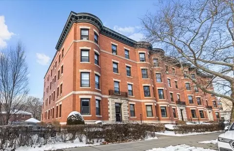 1064 Beacon St #7, Brookline, MA 02446