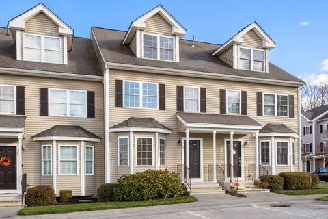 53 Whispering Pine Cir #53, Worcester, MA 01606