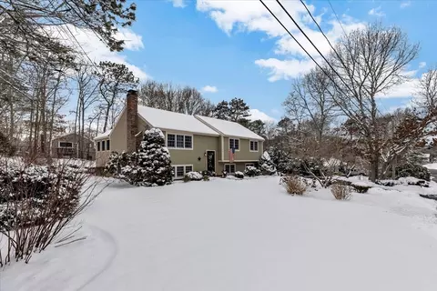 8 Colony Ave, Bourne, MA 02532 photo 2