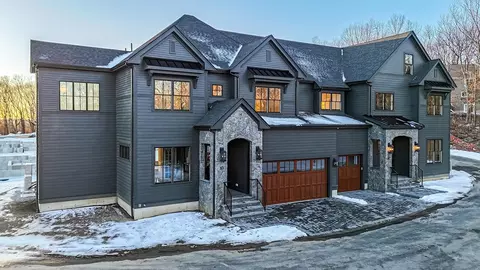 10 Common Ct, Lexington, MA 02421