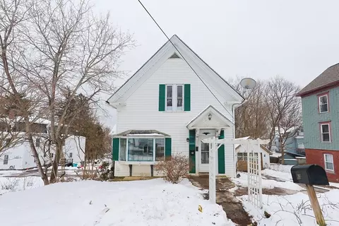 83 Maple St, North Brookfield, MA 01535