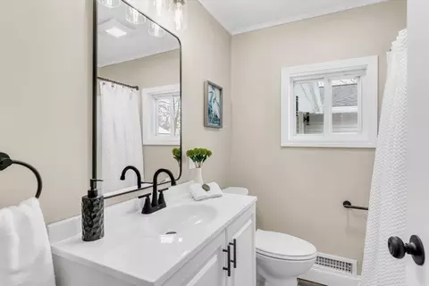 Bath - 35 Lenn Rd, Springfield, MA 01118 photo 1 of 3