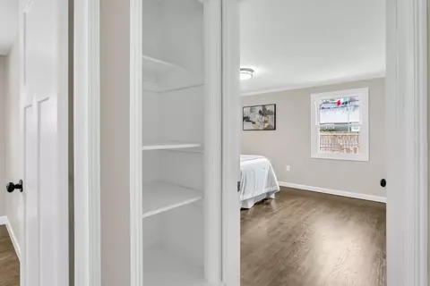 Entry Way - 35 Lenn Rd, Springfield, MA 01118 photo 5 of 5