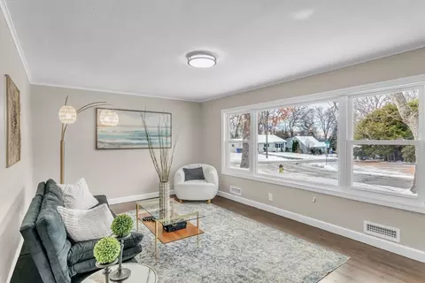 Living - 35 Lenn Rd, Springfield, MA 01118 photo 1 of 1