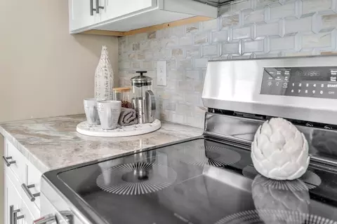 Kitchen - 35 Lenn Rd, Springfield, MA 01118 photo 4 of 7