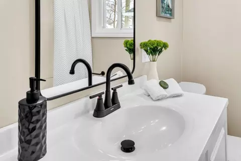 Bath - 35 Lenn Rd, Springfield, MA 01118 photo 3 of 3