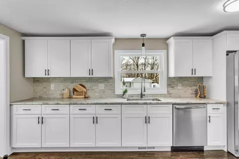 Kitchen - 35 Lenn Rd, Springfield, MA 01118 photo 1 of 7