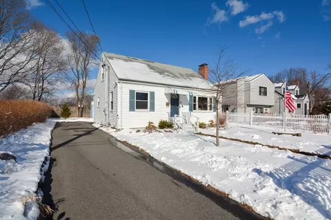 8 Howe St, Quincy, MA 02169