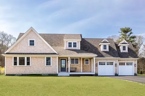 18 Seneca Ln, Sandwich, MA 02563