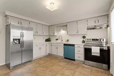 55 Swan Ave #55, Worcester, MA 01602