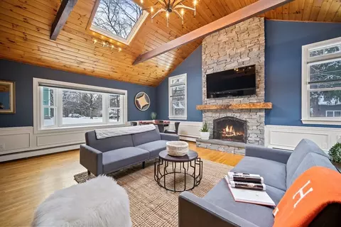 Living - 7 Sheridan Ave, Maynard, MA 01754 photo 3 of 8