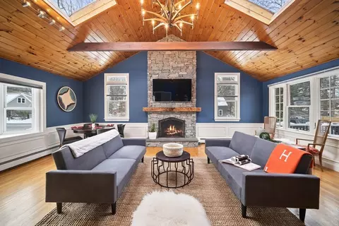 Living - 7 Sheridan Ave, Maynard, MA 01754 photo 1 of 8