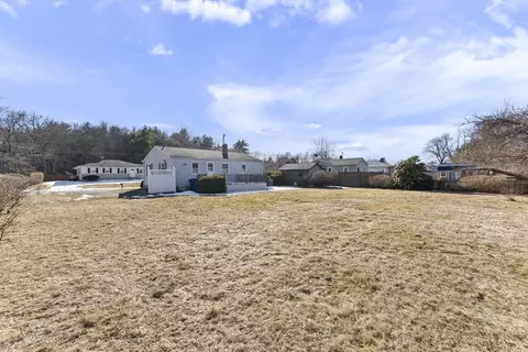 252 Mallowhill Rd, Springfield, MA 01129 photo 2