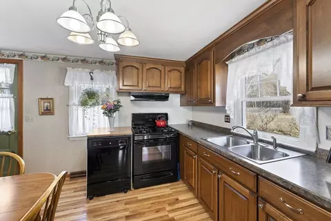 252 Mallowhill Rd, Springfield, MA 01129 photo 4