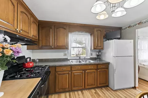 252 Mallowhill Rd, Springfield, MA 01129 photo 5