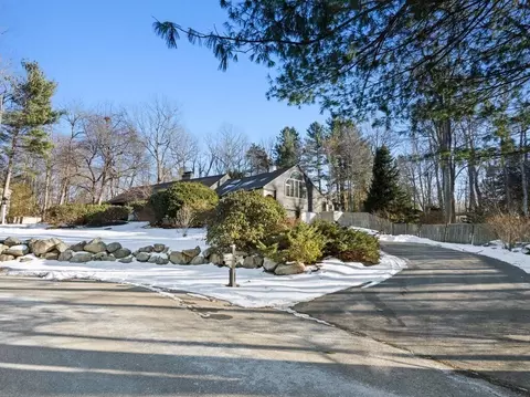 186 Pilgrim Dr, Holden, MA 01520