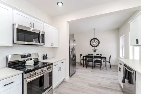 44 Hollywood St, Springfield, MA 01108