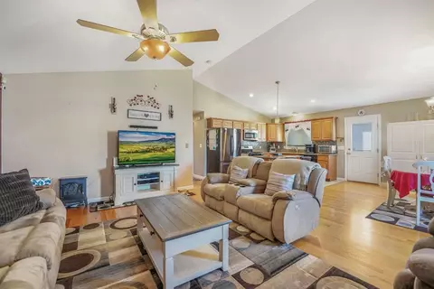 33 Commonwealth Ave, Fall River, MA 02721 photo 5