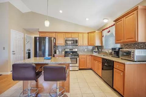 33 Commonwealth Ave, Fall River, MA 02721 photo 7