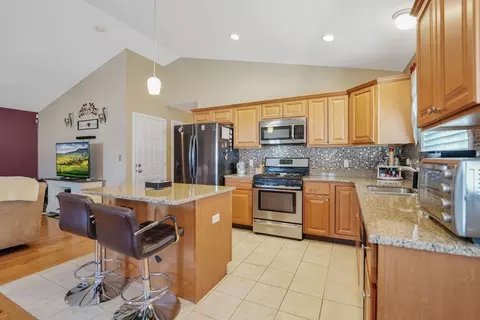 33 Commonwealth Ave, Fall River, MA 02721 photo 6