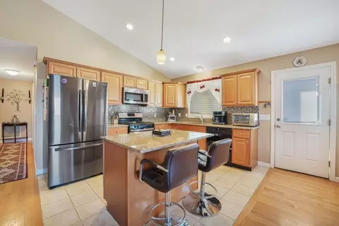 33 Commonwealth Ave, Fall River, MA 02721 photo 8