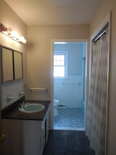 Bath - 77 Austin St, Chicopee, MA 01013 photo 1 of 1