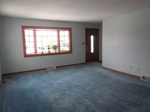 Living - 77 Austin St, Chicopee, MA 01013 photo 1 of 2