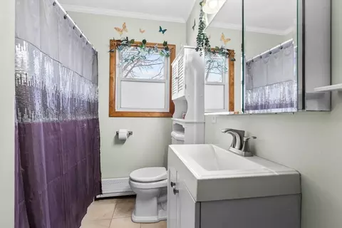 Bath - 269 Birch St, Fall River, MA 02724 photo 1 of 1