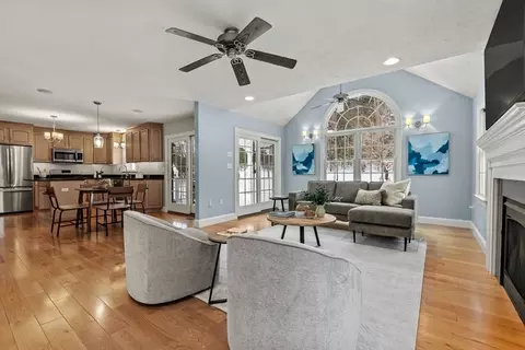 227 Mohawk Rd, Raynham, MA 02767 photo 11
