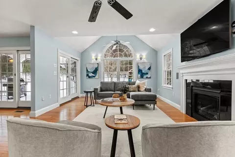 227 Mohawk Rd, Raynham, MA 02767 photo 9