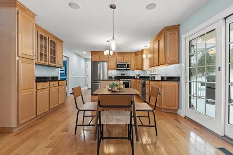 227 Mohawk Rd, Raynham, MA 02767 photo 12