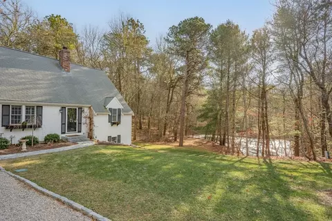 Exterior - 17 Briar Patch Rd, Barnstable, MA 02655 photo 3 of 4