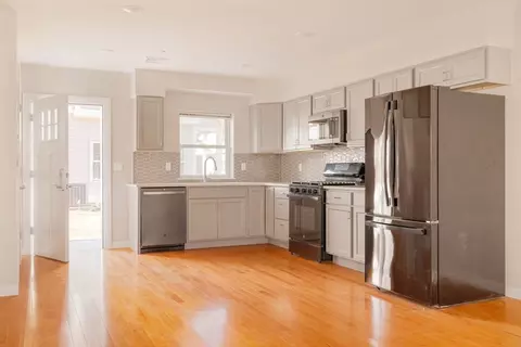 29 Goldfinch Ct #29, Boston, MA 02126