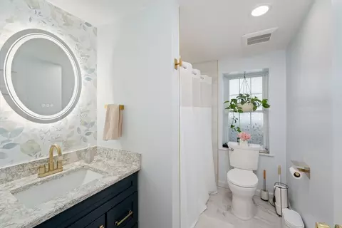 Bath - 14 Boston Rd, Sutton, MA 01590 photo 1 of 2