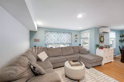Living - 14 Boston Rd, Sutton, MA 01590 photo 1 of 2