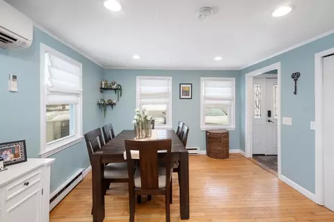 Dining - 14 Boston Rd, Sutton, MA 01590 photo 1 of 2