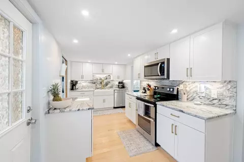 Kitchen - 14 Boston Rd, Sutton, MA 01590 photo 1 of 3