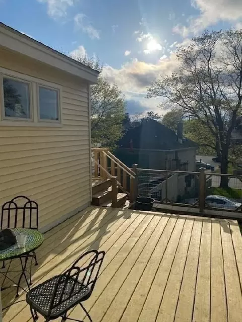 6 Reynard St, Gloucester, MA 01930 photo 3