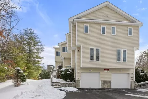 202 Old Bridge Ln #B2, Bellingham, MA 02019