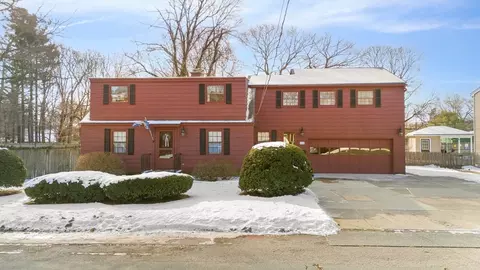 109 Lakeside Dr, Shrewsbury, MA 01545