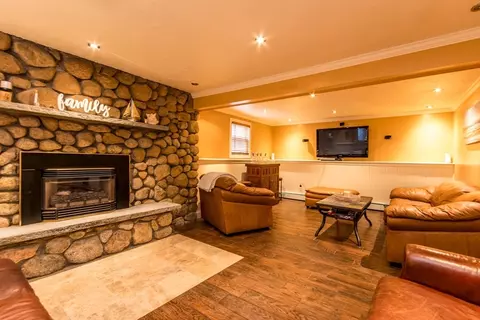 Living - 12 Arthur St, Wareham, MA 02532 photo 4 of 7