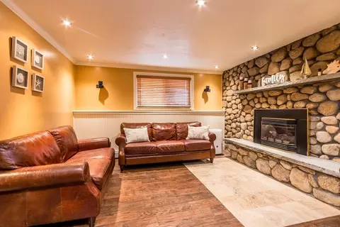 Living - 12 Arthur St, Wareham, MA 02532 photo 5 of 7
