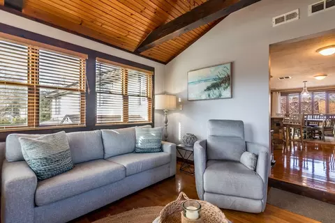 Living - 12 Arthur St, Wareham, MA 02532 photo 3 of 7